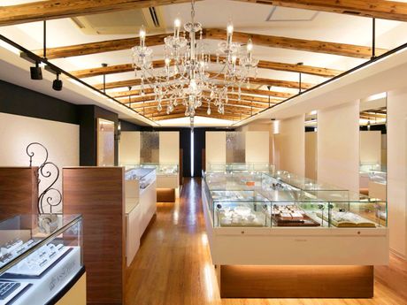 COCCOブライダル館。高知最大級の豊富な品揃え